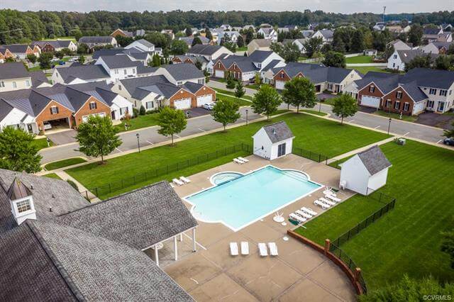 Pool and clubhouse at Atlee Station Village
