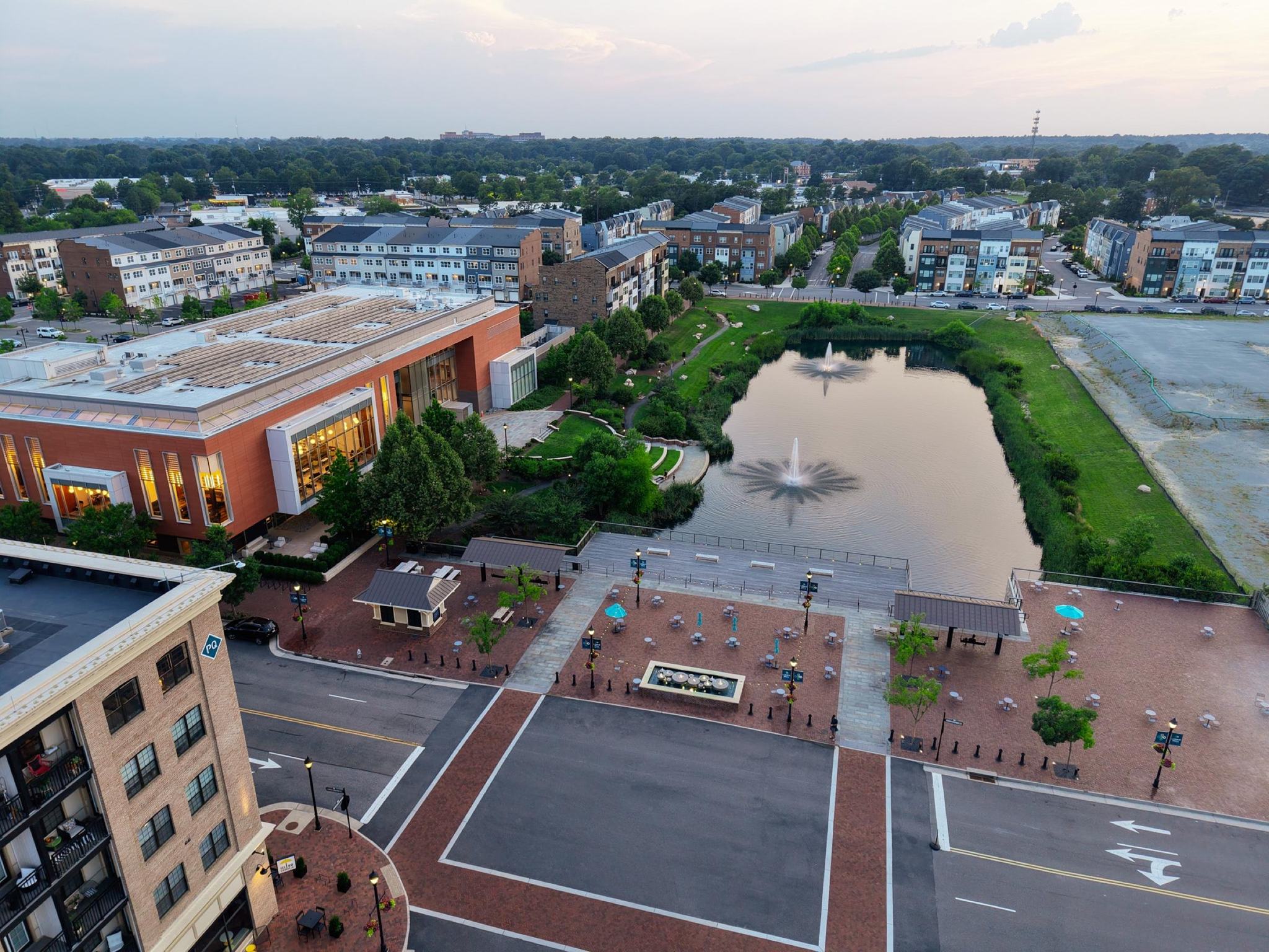 The plaza and pond at Libbie Mill in the evening